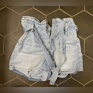 American Eagle shorts with tie